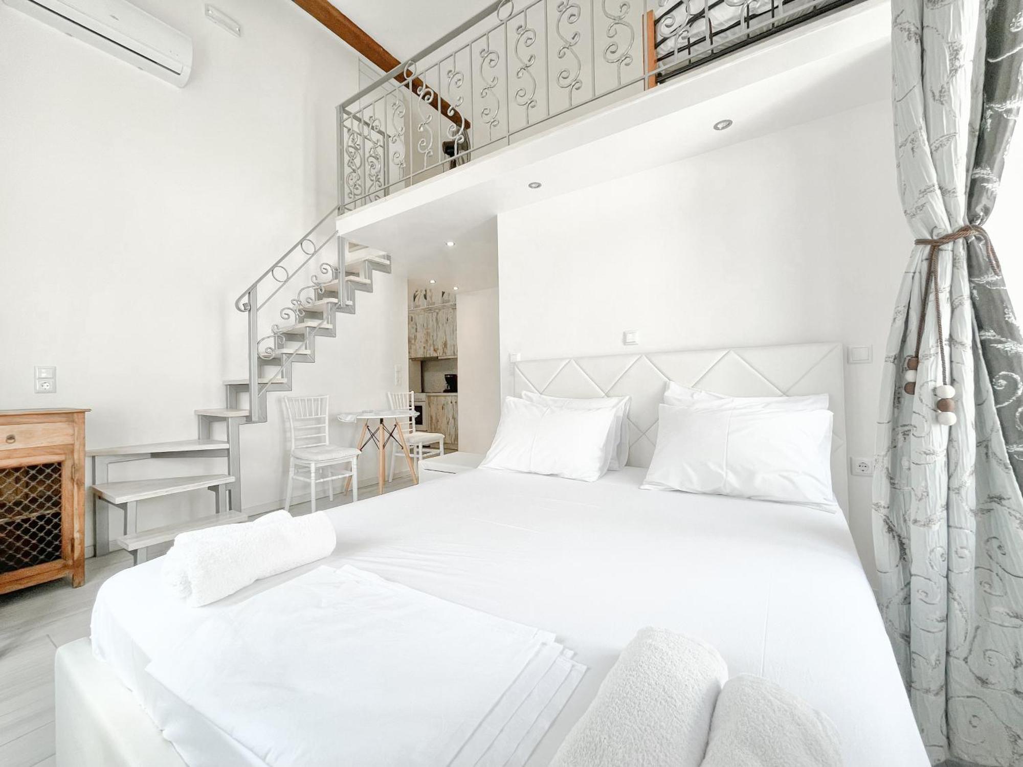 Xenias Rooms Apartments โคโรนิ ภายนอก รูปภาพ